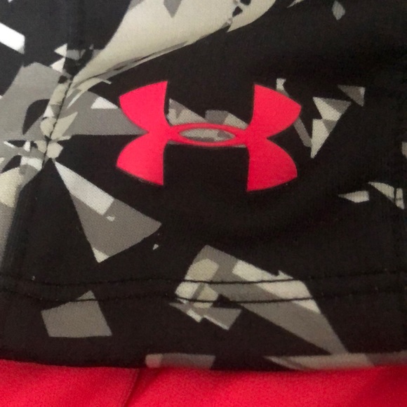 Cute girl under armour sweater !! - Picture 3 of 4